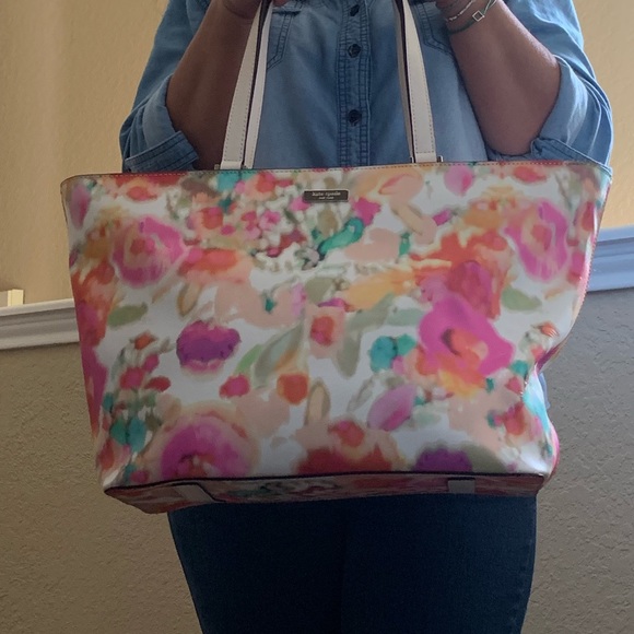 “Sold” Kate Spade Floral Tote Bag - Picture 7 of 8